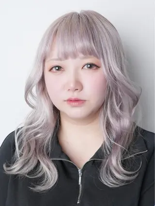 セミロング カラー パーマ ヘアアレンジ 推し活専用 【派手髪】飯野ゆかりのヘアスタイル