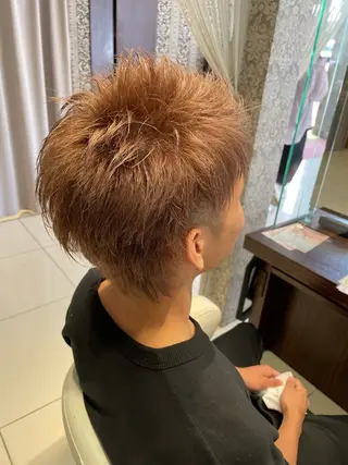 ショート カラー 岡田 駿也のヘアスタイル