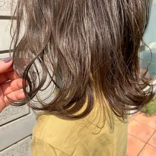 ミディアム カラー 薄田 珠美のヘアスタイル