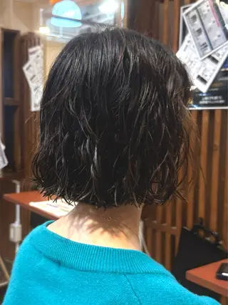 ショート パーマ ミルクティー/艶ハイ トーン/RIKUのヘアスタイル