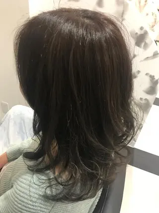 セミロング 馬渕 由梨のヘアスタイル
