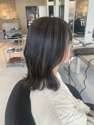 ミディアム カラー AKI 🐉のヘアスタイル