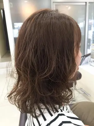 セミロング パーマ 秋野 睦実のヘアスタイル