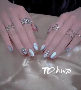 ミディアム めぐみのネイルサロン スタッフ練習のネイルデザイン