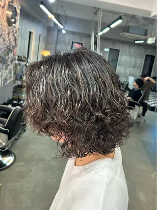 セミロング 👑パーマの王様👑 【メンズ専門店】のヘアスタイル