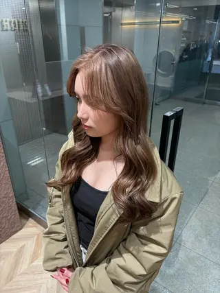 ロング 🩶ハイトーン🖤 URARAのヘアスタイル