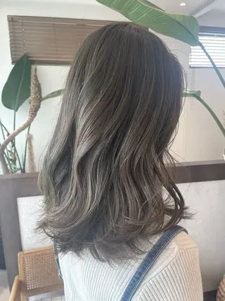 セミロング カラー 高木 櫻のヘアスタイル