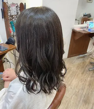 ミディアム パーマ CRESCENDO 本杉春菜のヘアスタイル