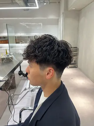 ショート パーマ メンズ ⚡メンズパーマフ ェードカットTomyのヘアスタイル