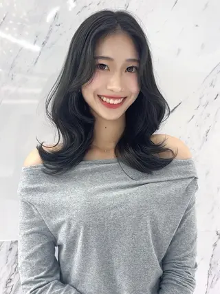 セミロング カラー Parve  Mix 🫧梶川虹のヘアスタイル