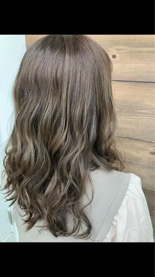 ロング 鈴木 香哉子のヘアスタイル