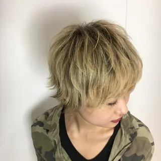 ショート カラー ミドウチ アヤカのヘアスタイル