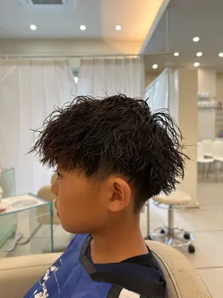 メンズ メンズ特化/メンズ パーマ/ハイトーンのヘアスタイル