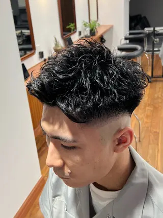 ショート パーマ メンズ メンズカット✂️ スキンフェード伊藤陸のヘアスタイル