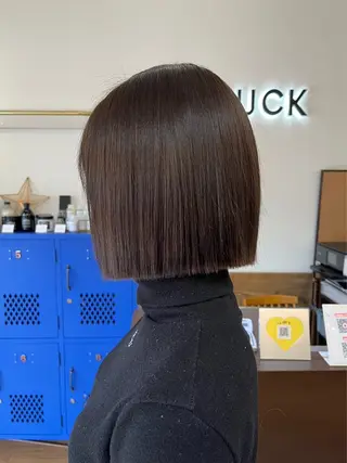 ショート まろやかなベージュ 小池春樹のヘアスタイル