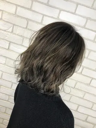 ミディアム カラー 小島 侑衣のヘアスタイル