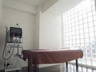 メンズアイブロウ BOSSのエステ・リラクイメージ