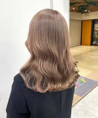 セミロング カラー ヘアアレンジ 🫧モテる💗ダメー ジレスハイトーン🫧のヘアスタイル