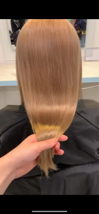 セミロング カラー ブリーチカラー 🩵MIZUKIのヘアスタイル