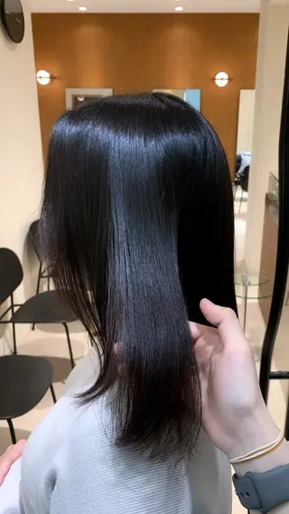 ミディアム yiye shioriのヘアスタイル
