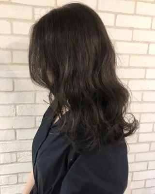 ミディアム カラー 小島 侑衣のヘアスタイル