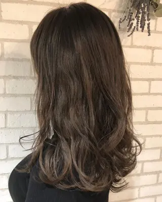 ロング カラー 小島 侑衣のヘアスタイル
