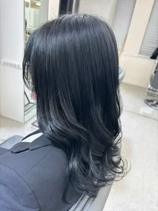 セミロング 腰越 麻奈のヘアスタイル