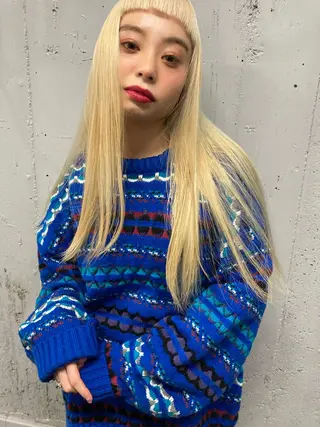 ロング カラー 顔まわりレイヤー デザインカットのヘアスタイル