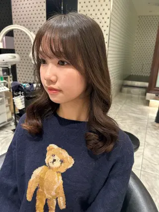 ミディアム パーマ 韓国っぽ透け感カラー マンツーマン🫧なおのヘアスタイル