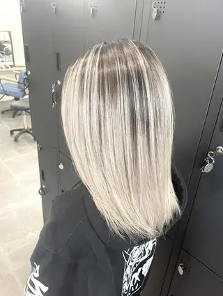 ミディアム パーマ カラー ヘアアレンジ ハイトーン カラーのヘアスタイル
