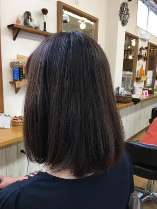 ミディアム 平井 秀乙のヘアスタイル