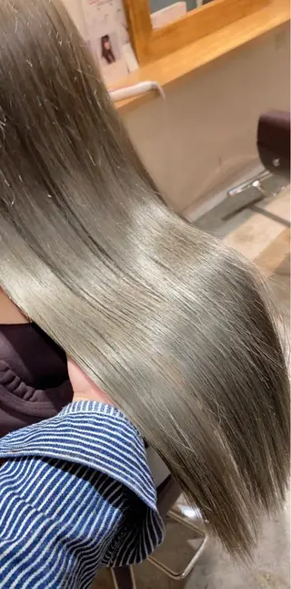 セミロング カラー レイヤー×艶髪特化 マネージャー安藤光司のヘアスタイル