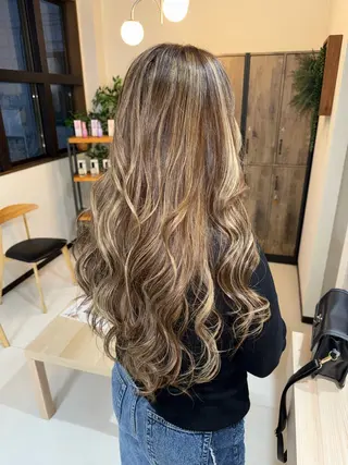 ロング 手塚 麗のヘアスタイル