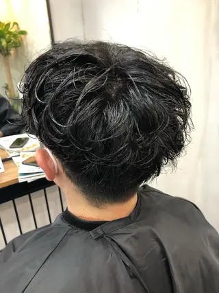ミディアム パーマ メンズ 脇谷 拓弥のヘアスタイル