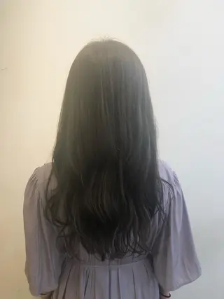 ロング 岩谷 愛依のヘアスタイル