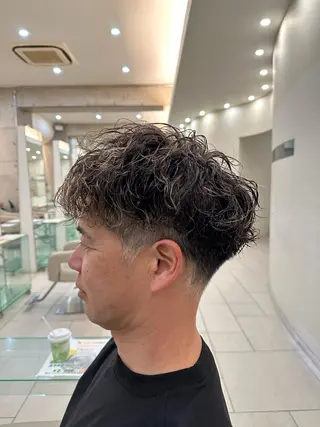 メンズ メンズ特化/メンズ パーマ/ハイトーンのヘアスタイル