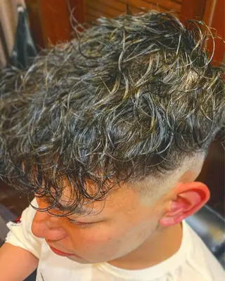 ショート パーマ メンズ 羽木 隆徒のヘアスタイル
