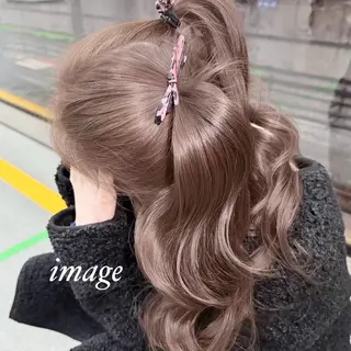 ロング カラー ブリーチ/髪質改善/ ハイトーン/暖色のヘアスタイル