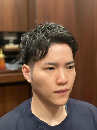 ショート メンズ 海老原 コウのヘアスタイル