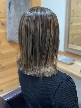 ミディアム 艶カラー|透明感 カラー|レイヤーのヘアスタイル