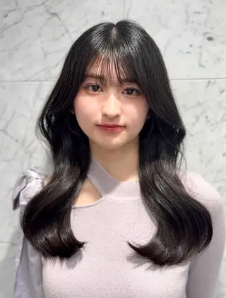 ロング WATARU/ 韓国風巻き髪のヘアスタイル