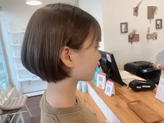 ショート カラー   AYARIのヘアスタイル