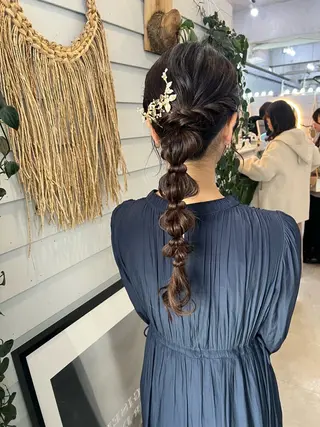 ヘアアレンジ YUI ハイトーンカラーのヘアスタイル