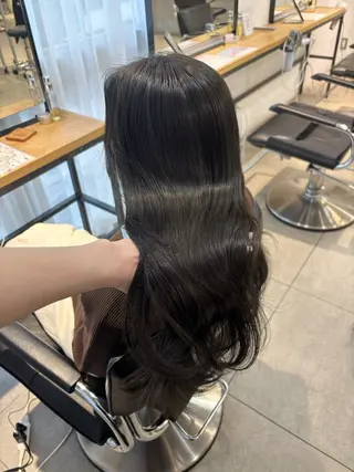 ロング 盛れる透明感カラー・ momokaのヘアスタイル