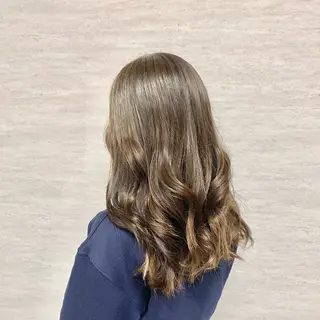 セミロング 鈴木 まゆのヘアスタイル