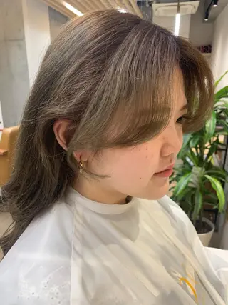 ミディアム 鈴木 まりやのヘアスタイル