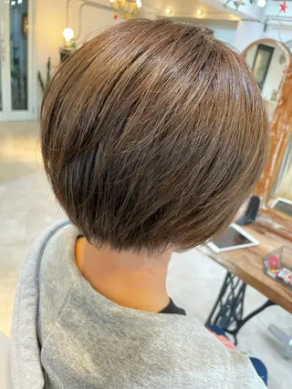 ショート カラー 金子 しおりのヘアスタイル