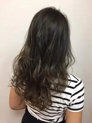 ロング カラー 岩倉 諒のヘアスタイル