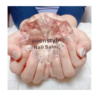 ショート ネイル 👑enen style👑のネイルデザイン