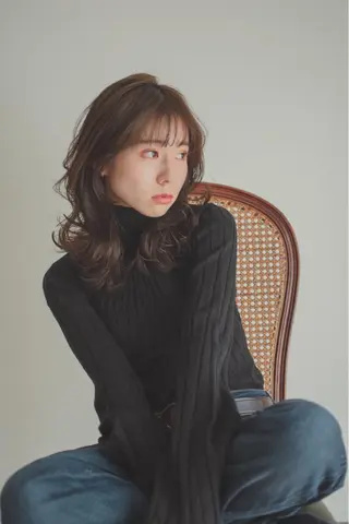 ミディアム カラー Le'a銀座所属・前髪/顔周り /レイヤー/秋山 元のヘアスタイル